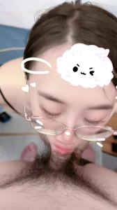 粉丝说想看眼镜的，重新补发一下