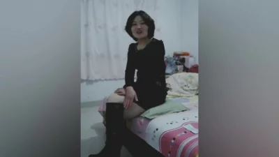 骚女没穿内裤～求单男扣屄～扣屄提出各种要求～太骚了！