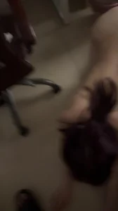 调教母狗之带狗链牵着爬行口交，有完整版主页，门槛99